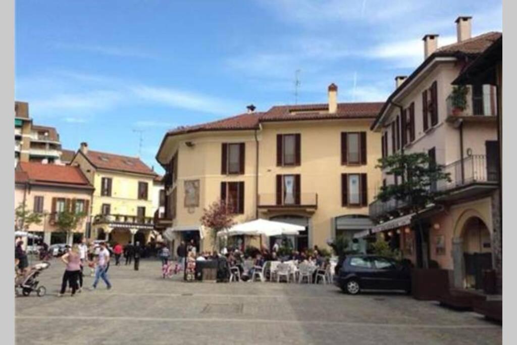 L'Attico Del Lago Sesto Calende Exteriör bild