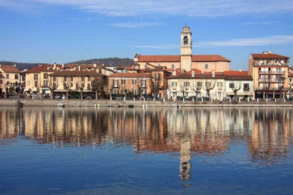 L'Attico Del Lago Sesto Calende Exteriör bild